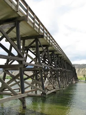 Structural green-sawn hardwood